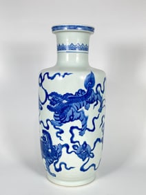 Chinese Blue and White 'Temple Foodog'Porcelain Vase, Qing Dynasty,Kangxi Period