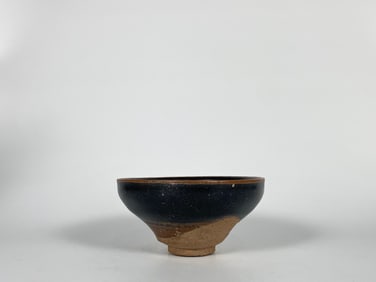 A Russet and Black Glazed Ceramic Tea Bowl
