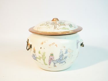 Chinese Famille Rose  Porcelain Jar and Cover
