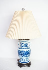Chinese Blue and White 'Floral' Vase Lamp