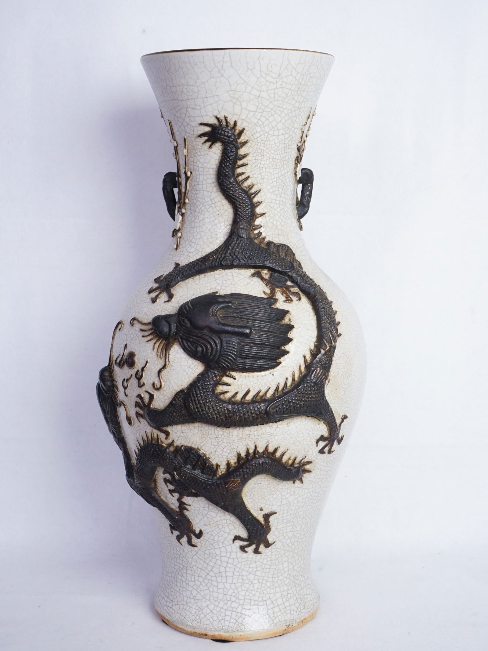 Chinese Ge-Type Crackle Glazed 'Dragon' Vase,Mark and Period of Xianfeng (1 of 7)