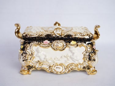 Italian Rococo Hand-Painted Rectangular Porcelain Covered Box