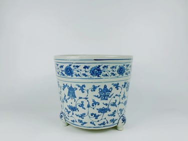 Important Chinese Blue and White Tripod Censer, Ming Dynasty