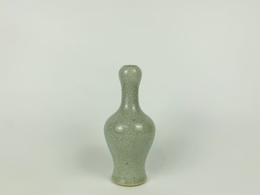 Chinese Guan-Type Porcelain Vase