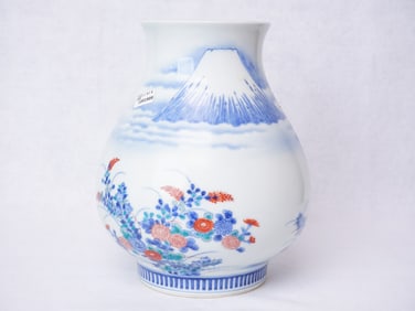 Japanese Imaizumi Imaemon Kiln Nishiki Fuji Vase