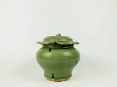Longquan Celadon-Glazed 'Tobi Seiji' Jar and Cover