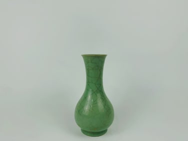 Chinese Apple-Green-Glazed Vessel