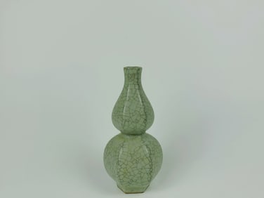 Chinese Celadon Crackle Glaze Porcelain Gourd Vase