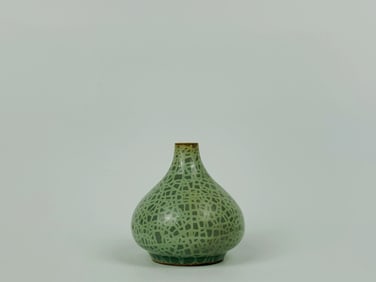 Chinese Celadon Crackle Glaze Small Vase