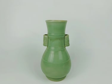 Longquan Celadon Hu Form Archaistic Arrow Vase
