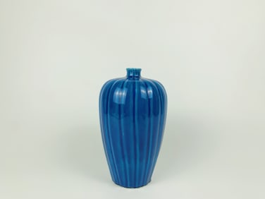 Chinese Turquoise Crackle Glaze Vase, Qing Dynasty