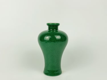 Chinese Green Crackle Porcelain Vase, 19th Century