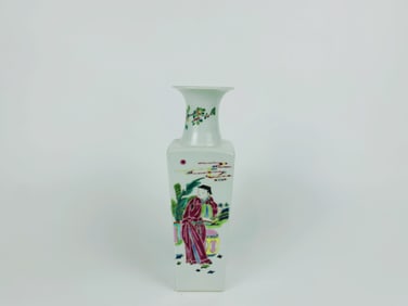 Chinese Famille Rose Square Porcelian Vase
