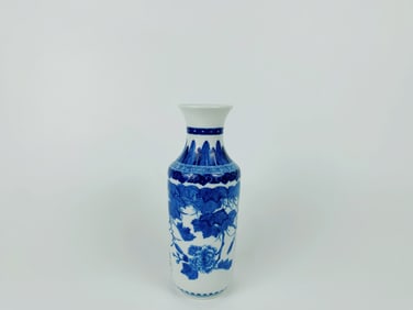A Blue and White Rouleau Vase, Qing Dynasty
