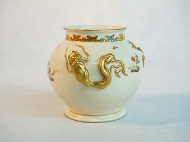 Kinkozan Japanese Satsuma Relief Dragon Jar