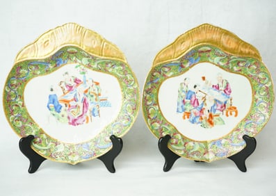 Pair of Chinese Rose Medallion Shell-Shaped Dishes with Wood Stands, 19th Century
