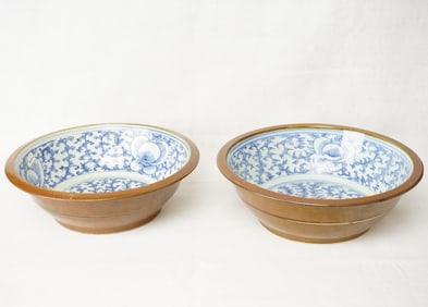 Lot of 2 Chinese Café-Au-Lait Glazed and Blue and White Porcelain Bowls, 19th Century