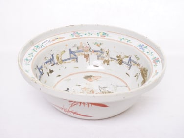 Chinese Export Famille Rose Basin