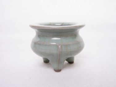 Chinese Ge Type Tripod Incense Burner