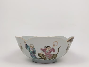 Chinese Famille Rose 'Figural' Lobed Bowl