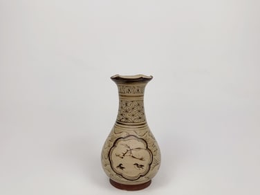Chinese Jizhou Kiln Painted Foliate-Rimmed Vase