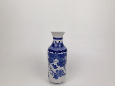 Chinese Blue and White Porcelain Vase with Mark
