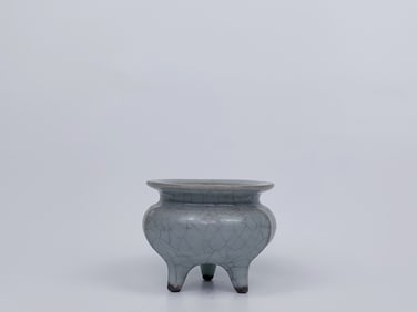 Chinese Guan Type Tripod Censer