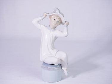 Lladró Girl With Hat Porcelain Sculpture