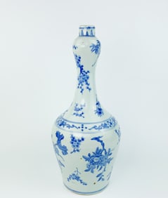 A Chinese Blue and White 'Floral' Vase