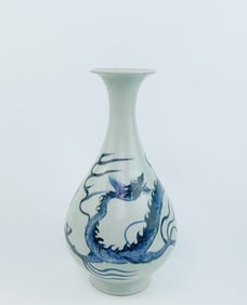 Chinese Yuan-Style Blue and White 'Dragon' Vase, Yuhuchunping