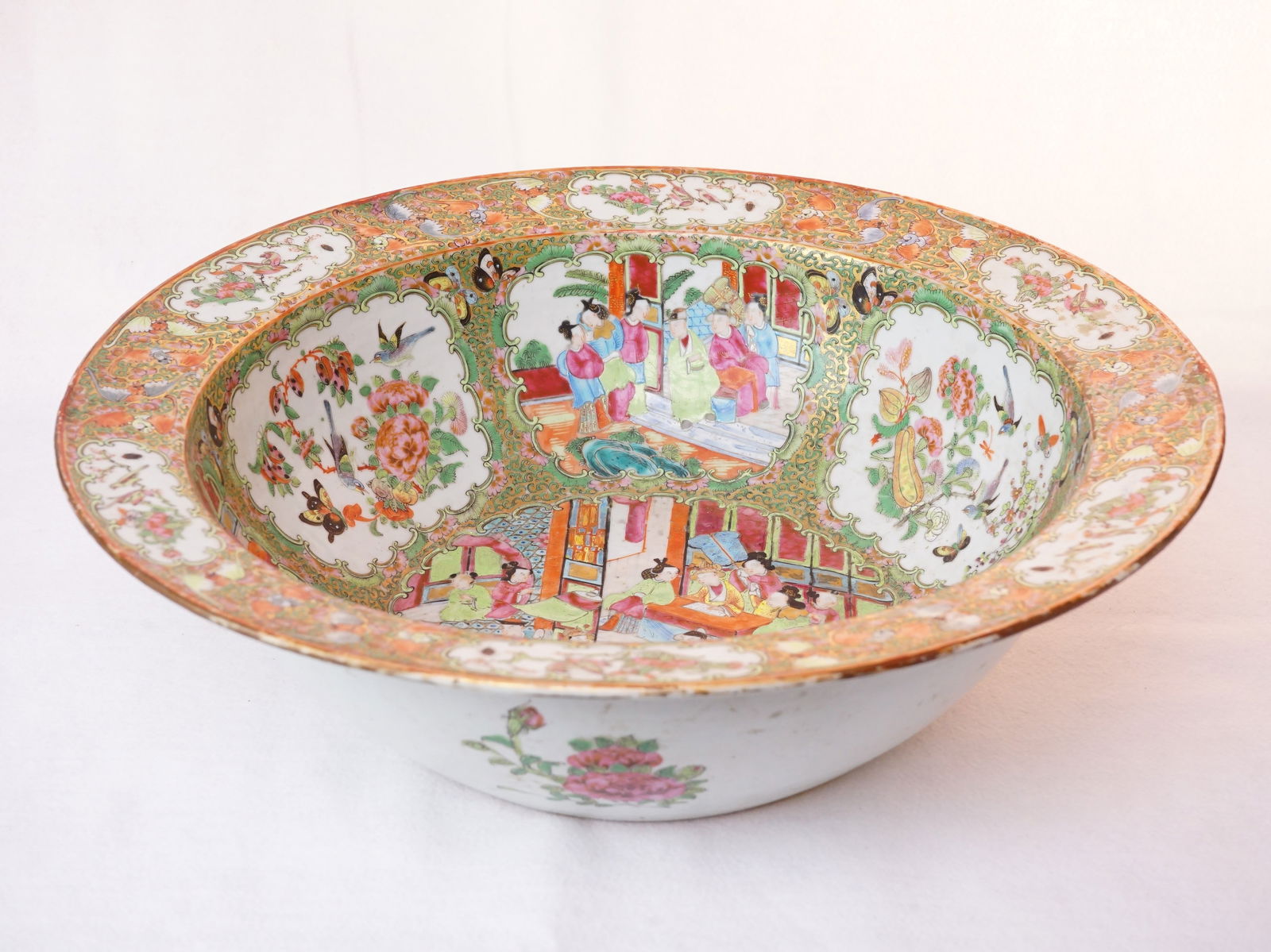Large Chinese Export Rose Medallion Bowl,19th Century (1 of 10)