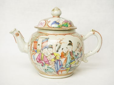 Chinese Export 'Mandarin' Teapot And Cover,18th Century