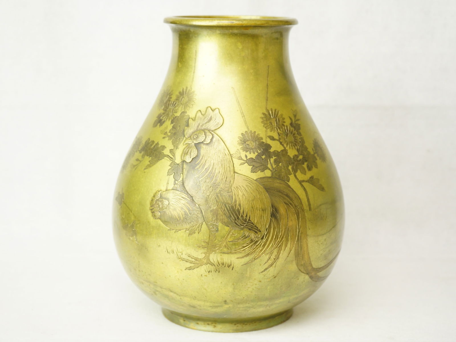 Japanese Signed Bronze Vase With Rooster ,Meiji Period: Approximate size: 10.75 in Shipping: We offer in-house shipping services for most small items. This means that we will take care of packing and shipping the items directly to you. For larger or specia