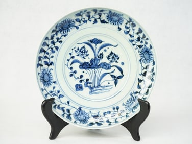 Chinese Blue and White 'Lotus Bouquet' Plate, Yuan Dynasty