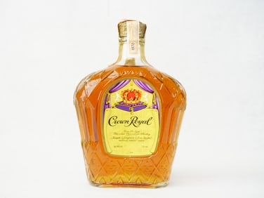 Crown Royal Fine De Luxe Blended Canadian Whisky Bottle