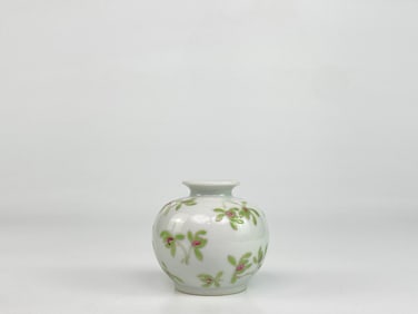 Chinese Famille Rose 'Floral' Porecelain Jar