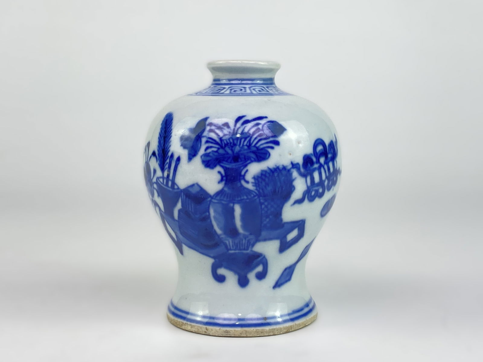 Small Chinese Blue and White 'Antiques' Vase (1 of 6)
