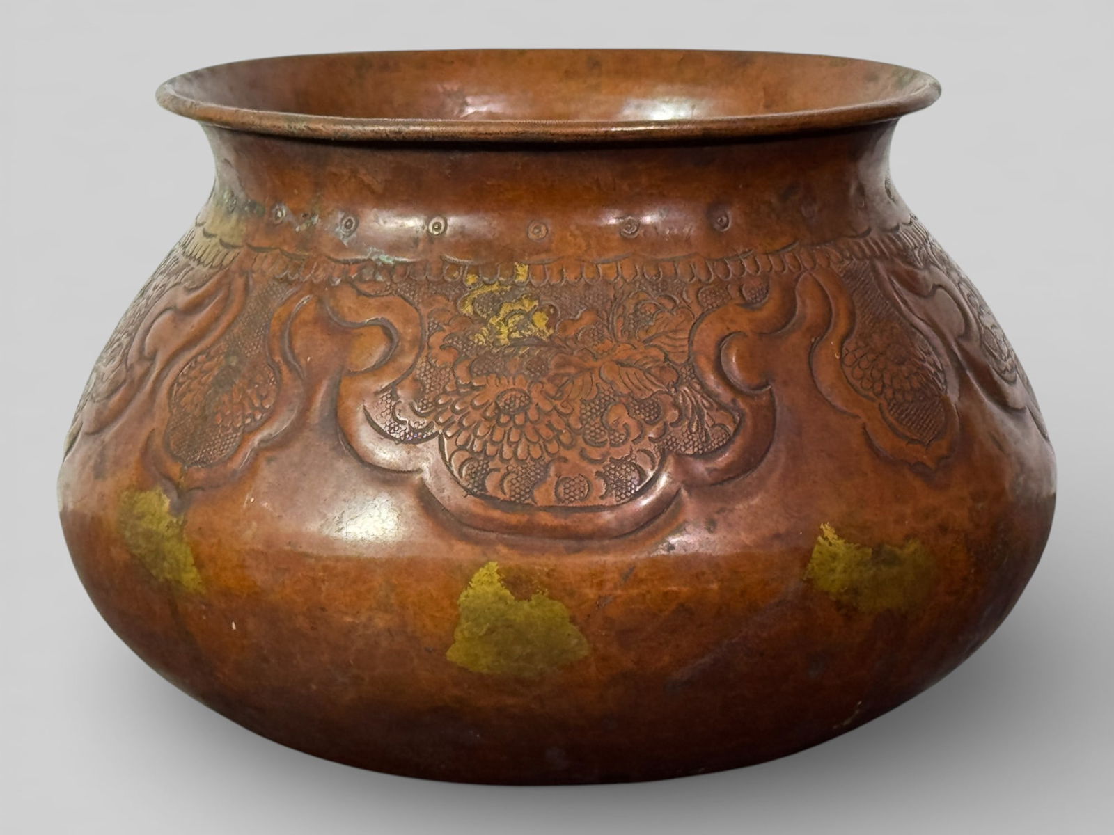Japanese Copper Monk Bowl With Parcel Gilt Splash: Fine japanese meiji period copper repousse monk bowl with detail chased floral motif, parcel gilt splashes, 7"dia 4.5"dia Shipping: We offer in-house shipping services for most small items. This means