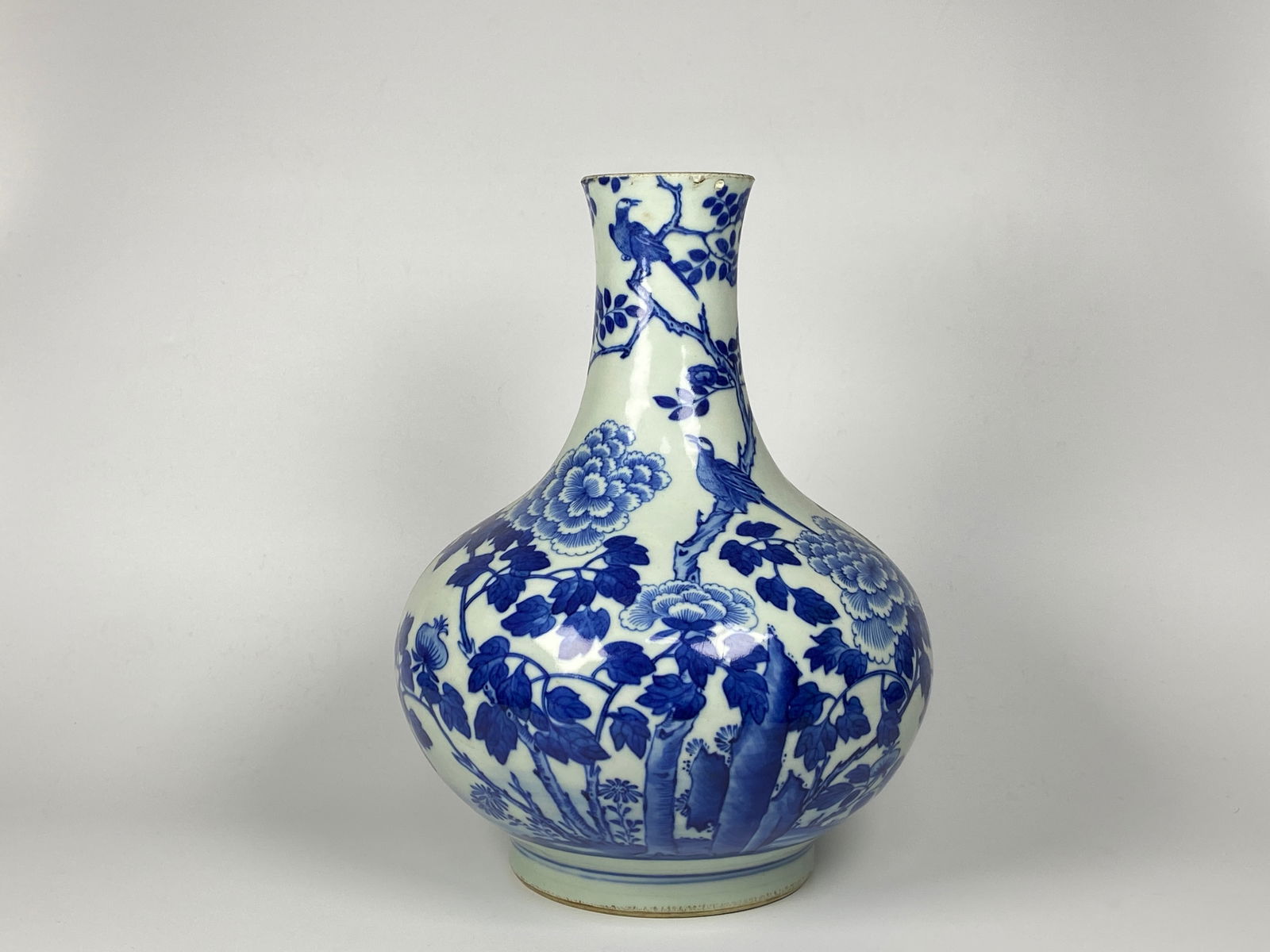 Chinese Blue and White 'Floral' Vase,Qing Dynasty (1 of 10)