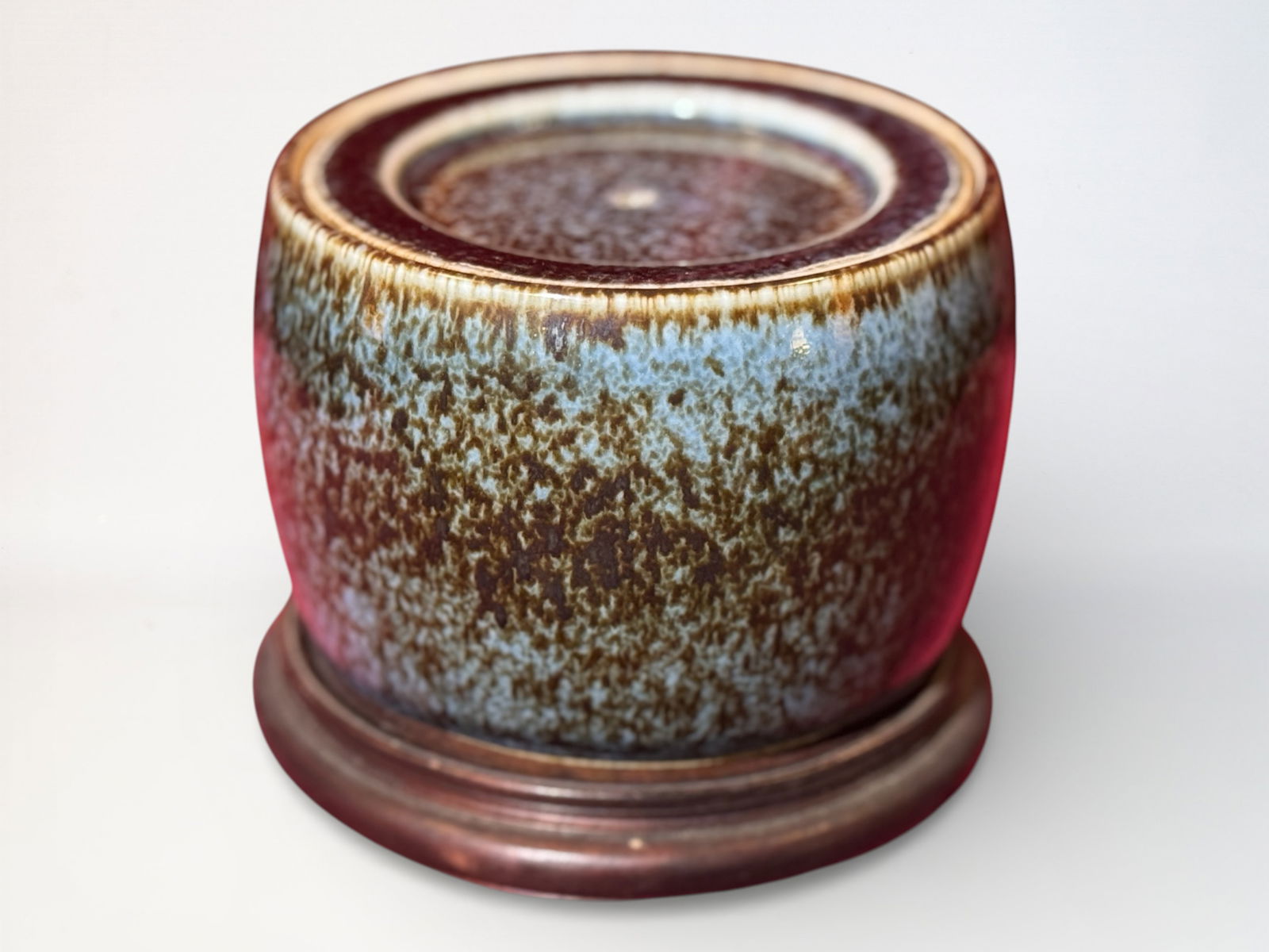 Chinese Porcelain Criket Jar: Chinese porcelain criket jar with ming mark, 5.25"dia 3.75"ht Shipping: We offer in-house shipping services for most small items. This means that we will take care of packing and shipping the items di