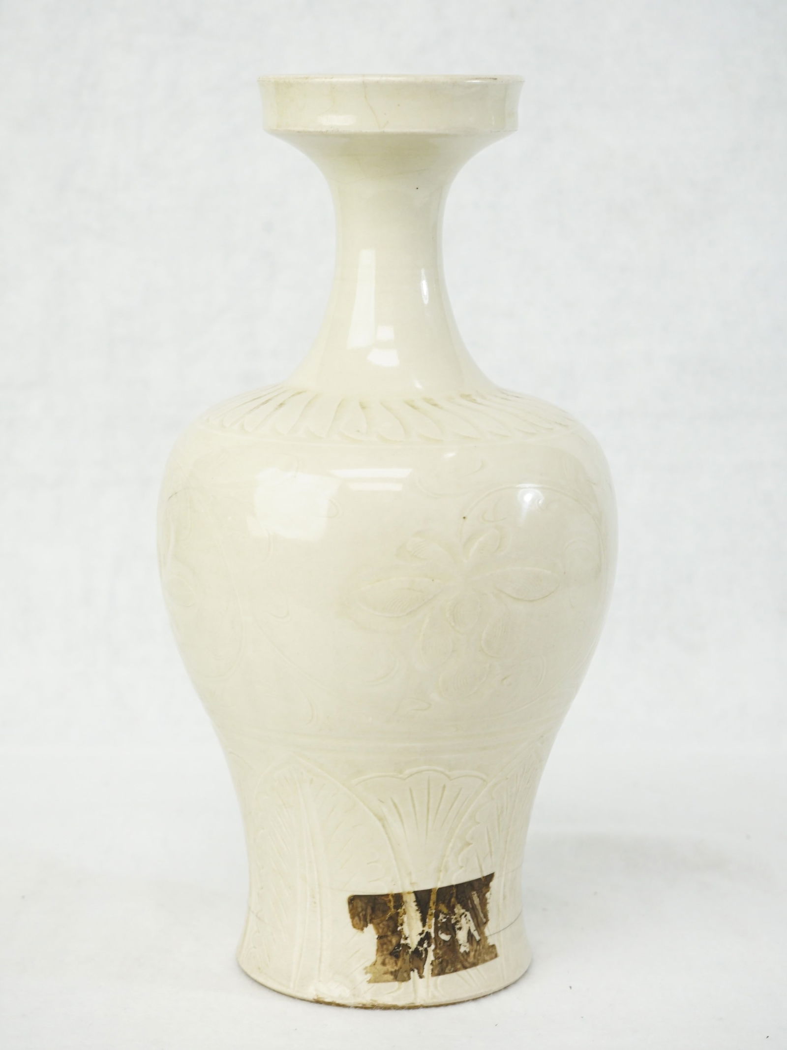 Chinese White Glazed Porcelain Vase: Approximate size:H:8.5 in Shipping: We offer in-house shipping services for most small items. This means that we will take care of packing and shipping the items directly to you. For larger or special