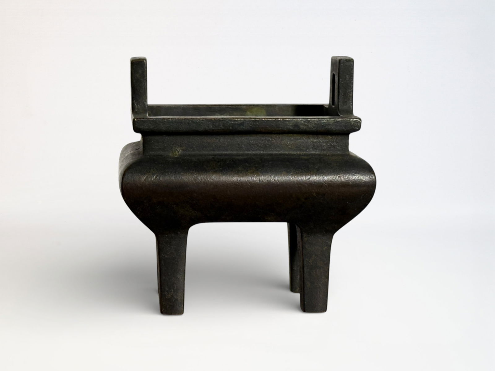 Chinese Bronze Censer of Rectangular Shape with Mark (1 of 10)