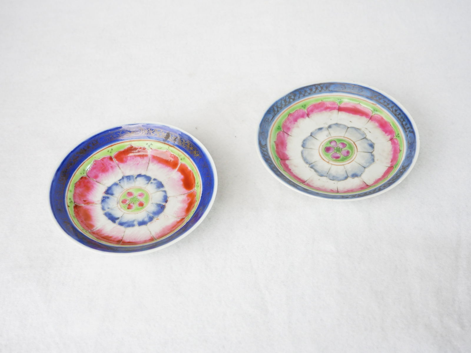 Lot of 2 Chinese Export Famille Rose 'Lotus' Dishes,18th Century (1 of 7)