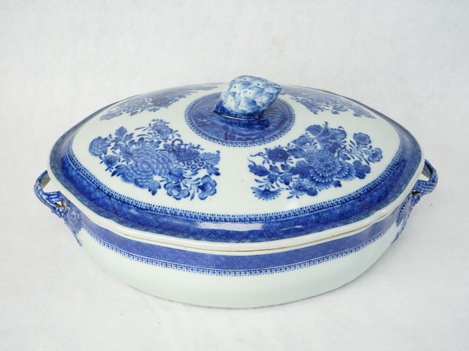 Chinese Export Blue and White 'Fitzhugh'Covered Tureen (1 of 10)