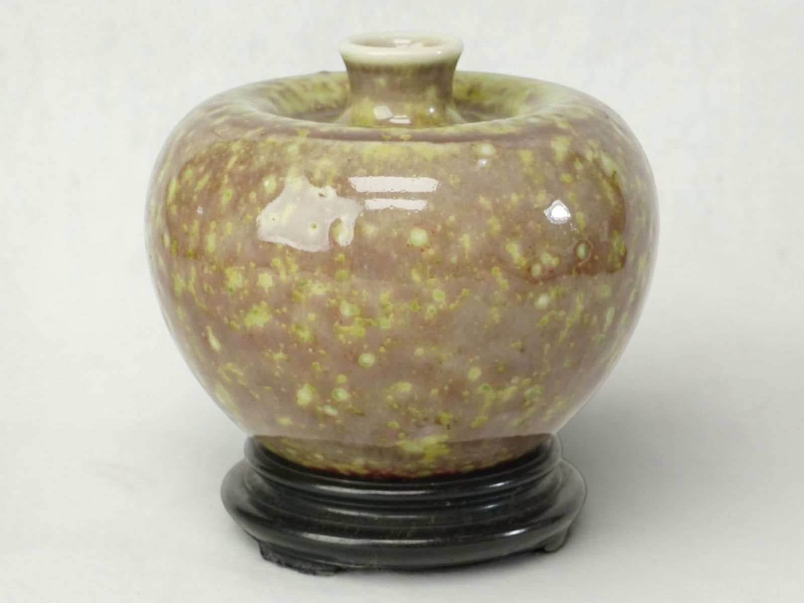 Chinese Peachbloom Glazed Apple-Shaped Jar: Approximate size: H:3.5 in,stand H:1 in Shipping: We offer in-house shipping services for most small items. This means that we will take care of packing and shipping the items directly to you. For lar