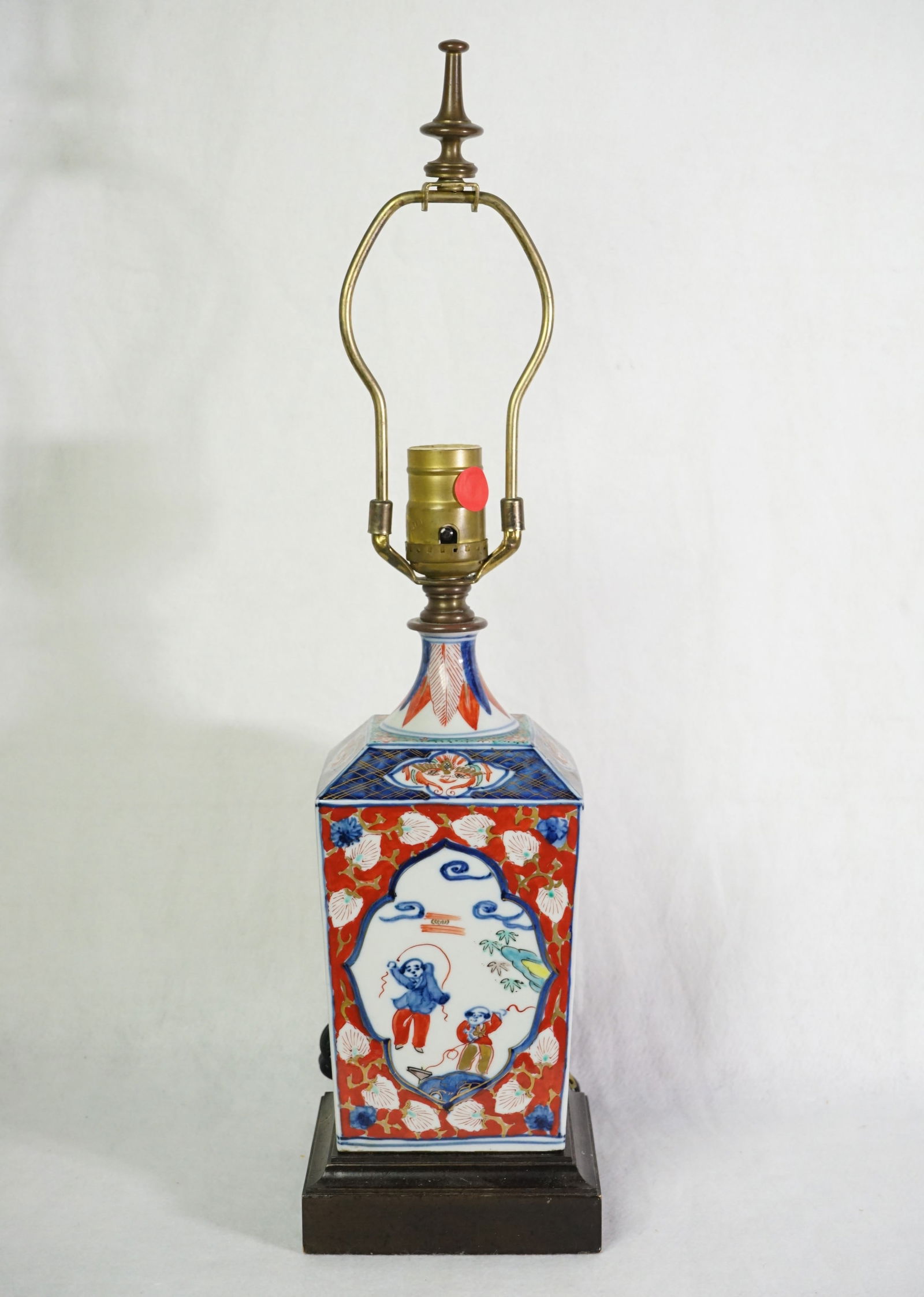 Japanese Imari Porcelain Table Lamp (1 of 4)
