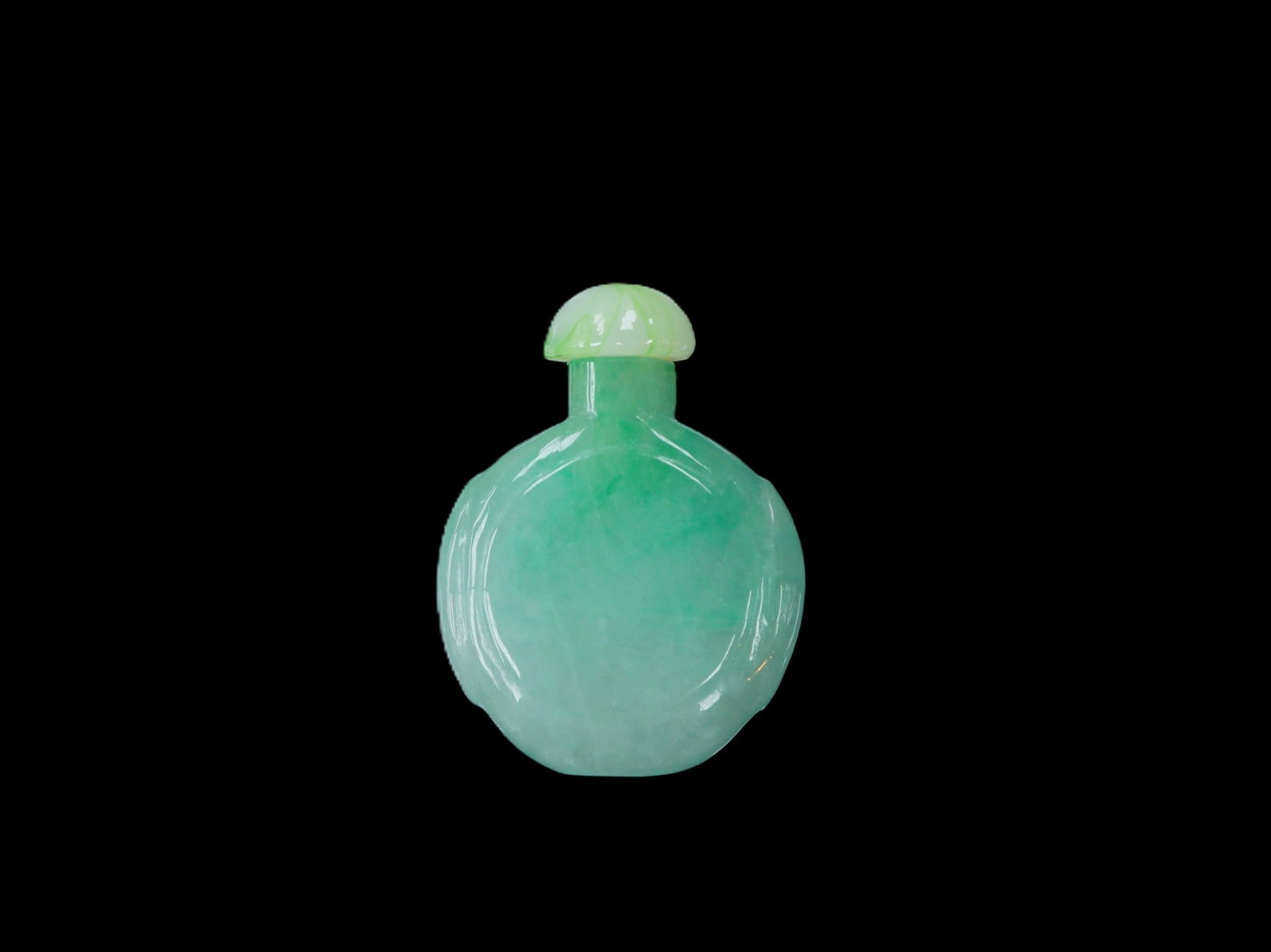 Chinese Green Jadeite Snuff Bottle: Approximate size:H:2.25 in Shipping: We offer in-house shipping services for most small items. This means that we will take care of packing and shipping the items directly to you. For larger or