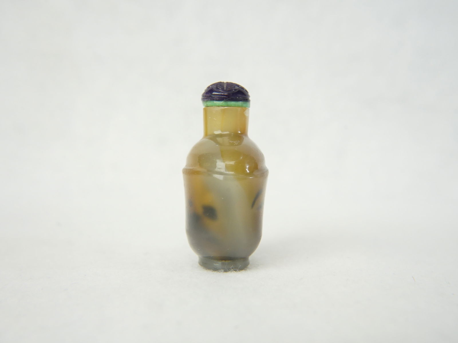 Chinese Carved Agate Snuff Bottle - 2