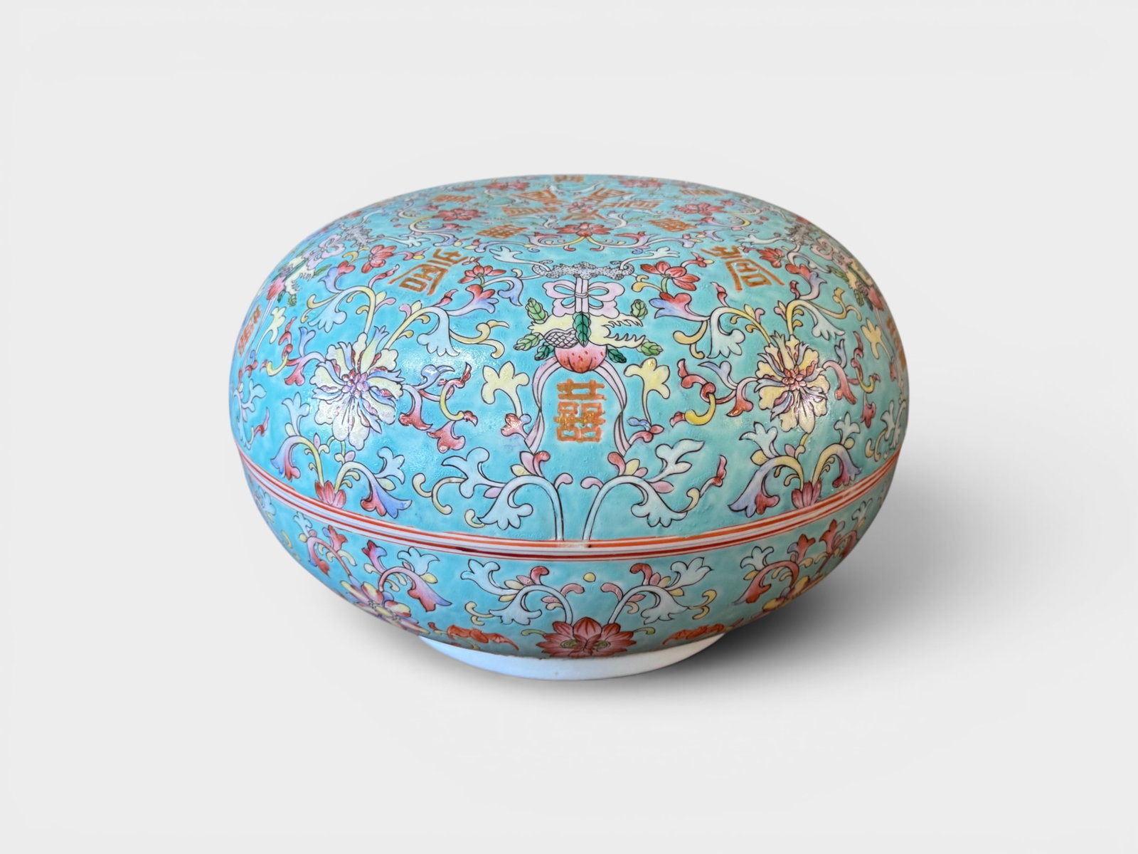 Chinese Famille Rose Porcelain Round Box (1 of 12)
