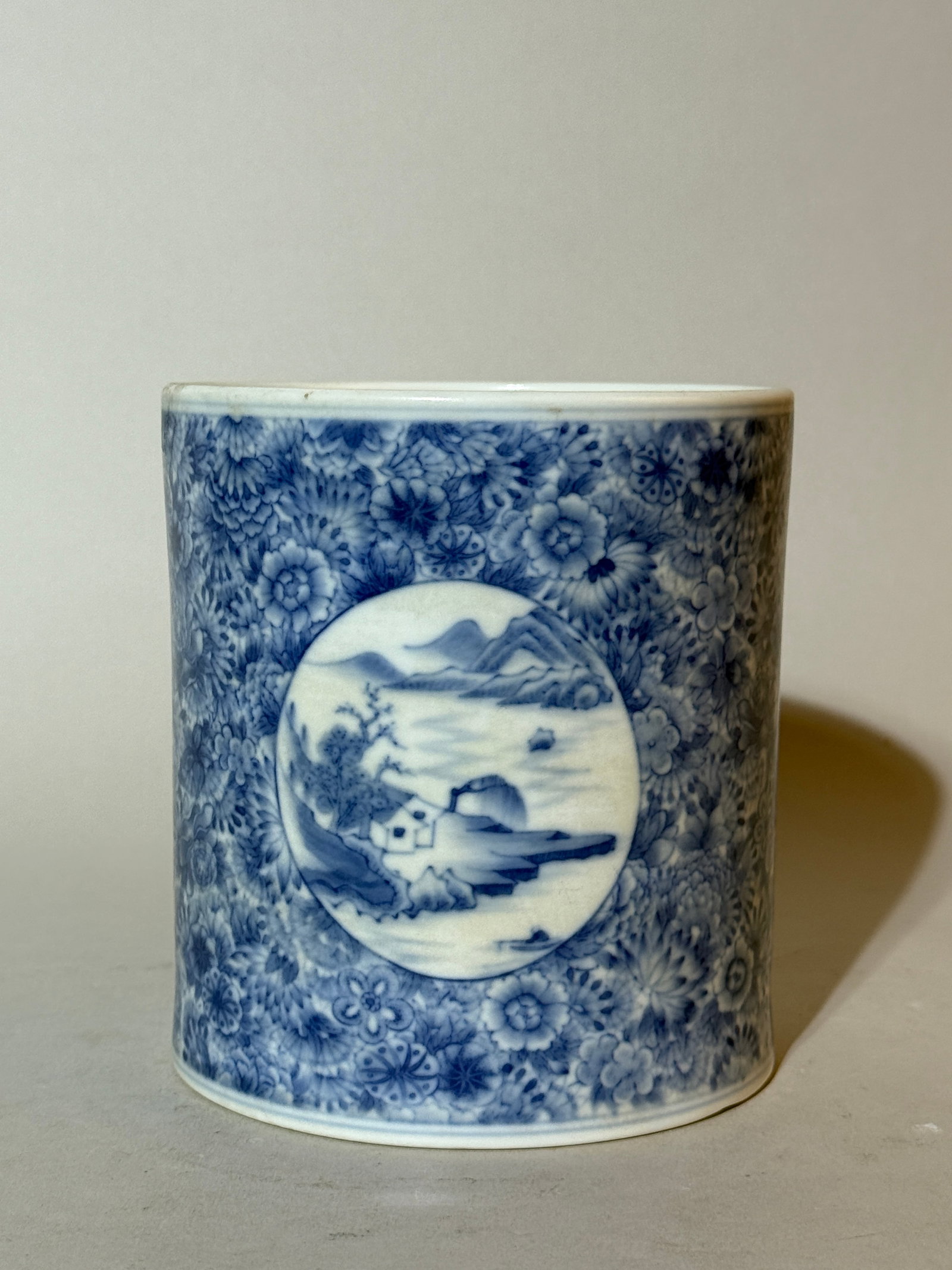 A Chinese Blue White Porcelain Brushpot (1 of 11)